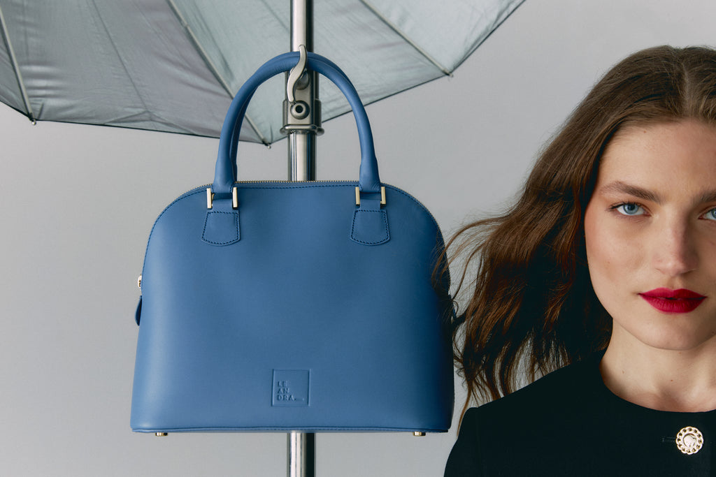 Bolsos de mano tipo Bugatti  elegantes y atemporales de piel Leandra. Bolsos de mano, cruzados como bandoleras o ajustables al hombro. Bolsos de piel fabricados artesanalmente en Ubrique, España