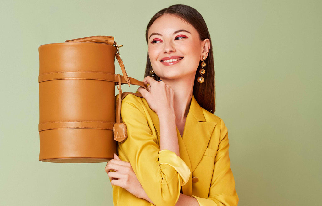Bowling bag de piel Leandra | Bolso de mujer tipo bowling de piel made in Spain Leandra a la venta en leandrabrand.com