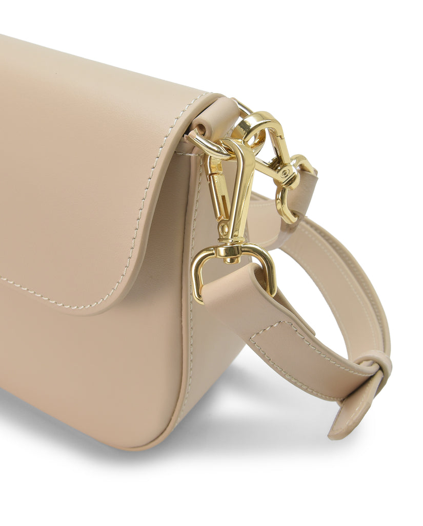 Bolso baguette de piel color beige Leandra imagen detalle asa.