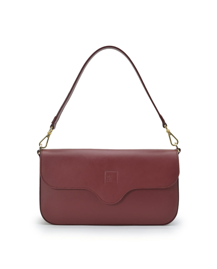 Bolso baguette de piel color burdeos Leandra imagen frontal asa corta