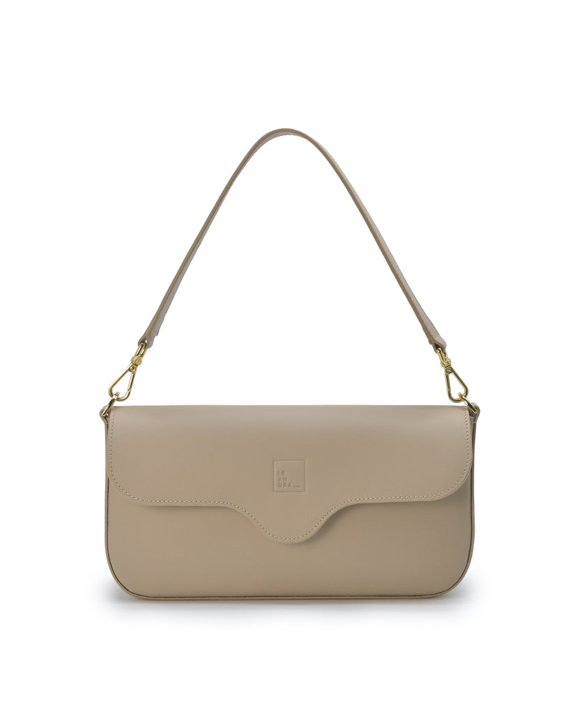 Bolso baguette de piel color taupé Leandra imagen frontal asa corta