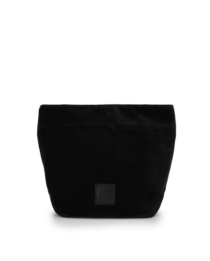 Imagen bolso de fiesta tipo paper bag en terciopelo color negro Leandra.