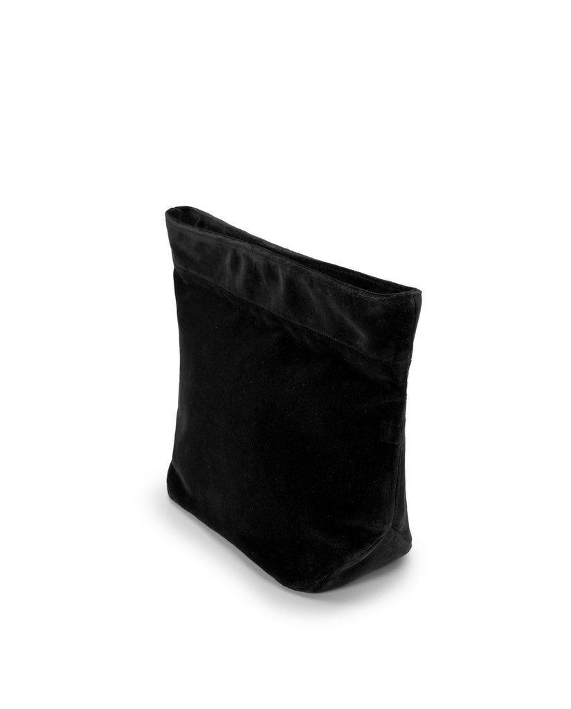 Imagen lateral bolso de fiesta tipo paper bag en terciopelo color negro Leandra.