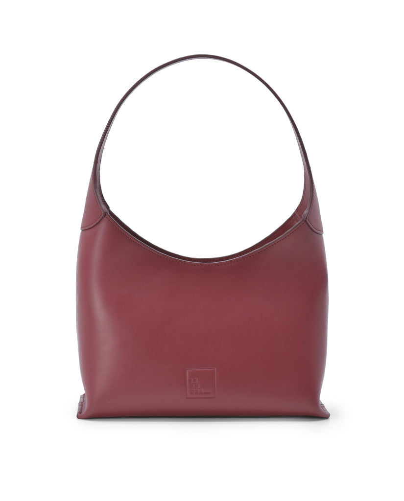 Imagen frontal de bolso hobo de piel color burdeos Leandra.