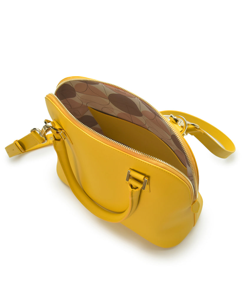 Interior de bolso de mano de piel color amarillo Leandra. Fabricado en Ubrique, España