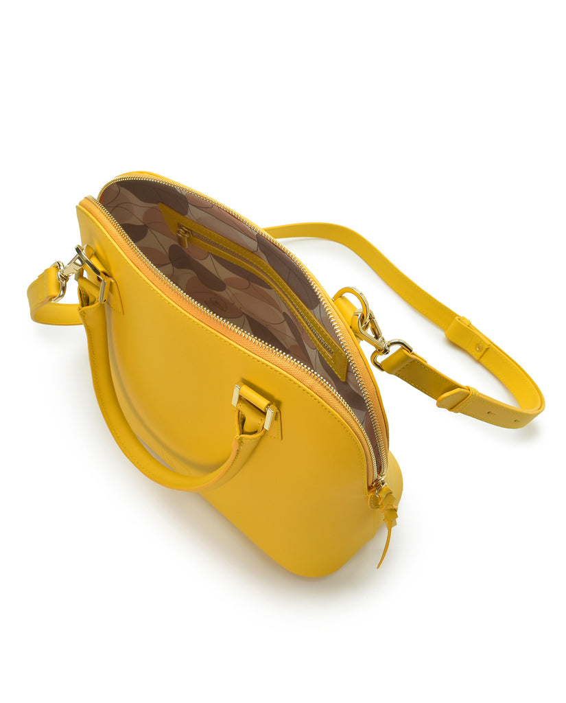 Interior de bolso de mano de piel color amarillo Leandra. Made in Spain