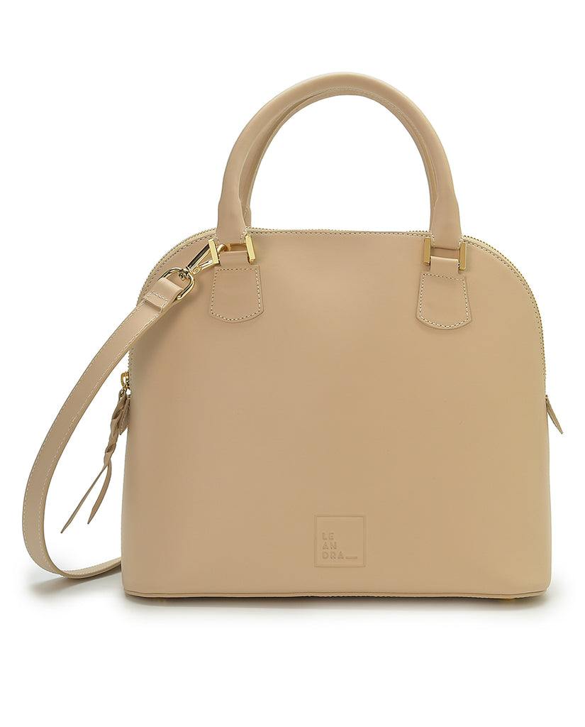 Imagen frontal con doble asa de bolso de mujer beige de piel fabricado en Ubrique, España Leandra a la venta en leandrabrand.com