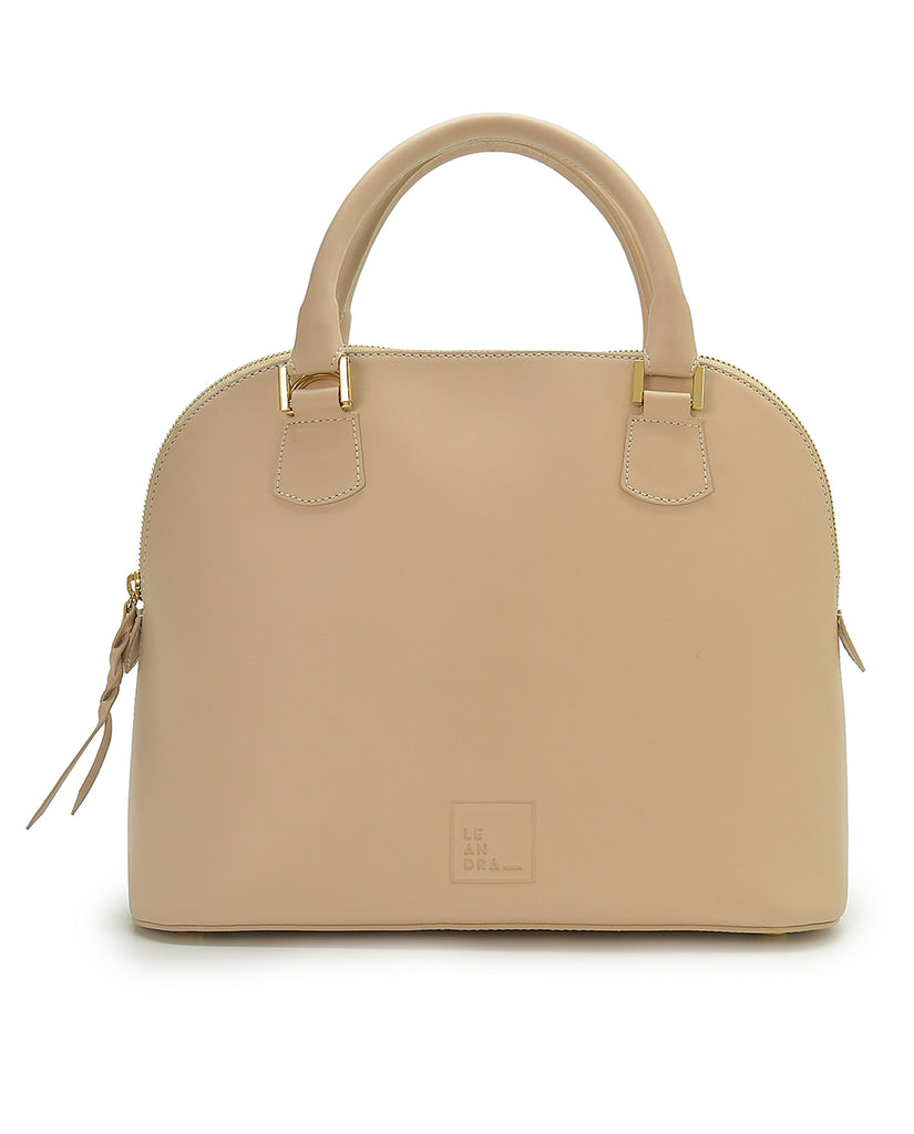 Imagen frontal de bolso de mano de piel color beige Leandra. Made in Spain