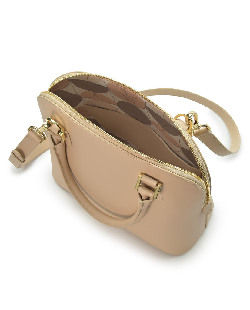 Imagen interior de bolso de mano de piel color beige fabricado en Ubrique, España Leandra a la venta en leandrabrand.com
