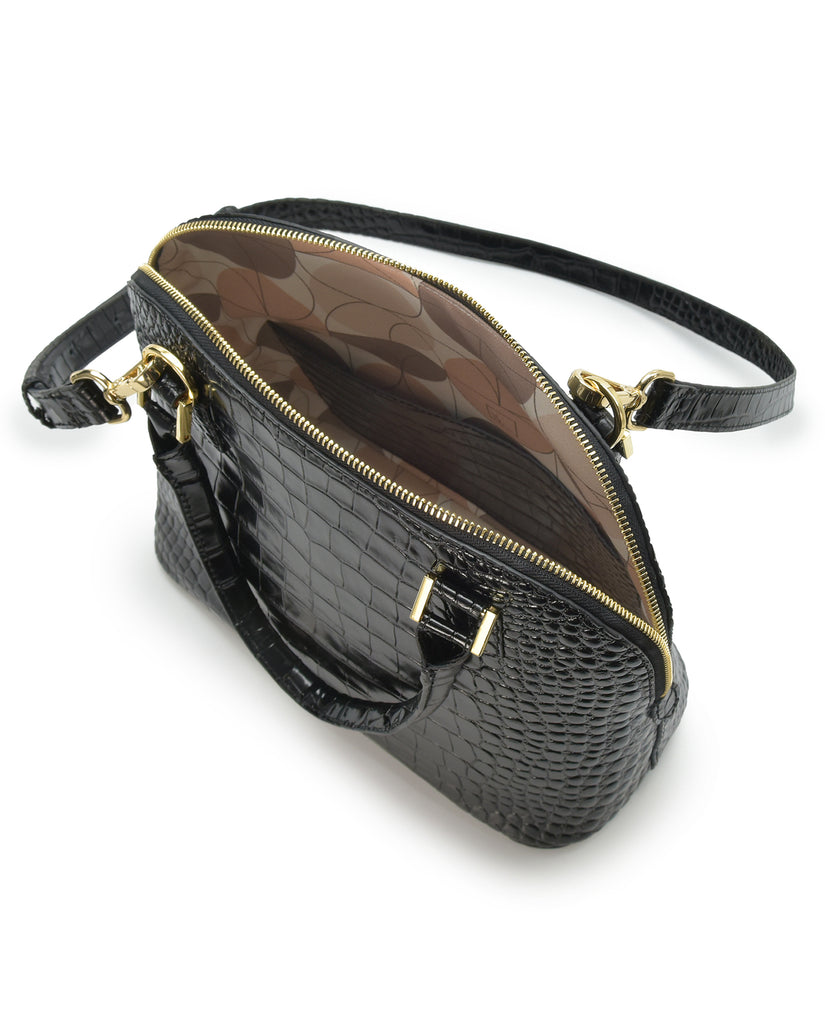 Detalle bolsillo interior piel bolso de mano de piel grabada en coco color negro Leandra. Made in Spain