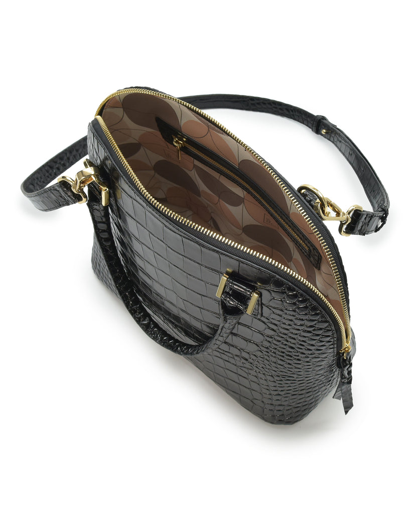 Detalle bolsillo interior cremallera bolso de mano de piel grabada en coco color negro Leandra. Made in Spain