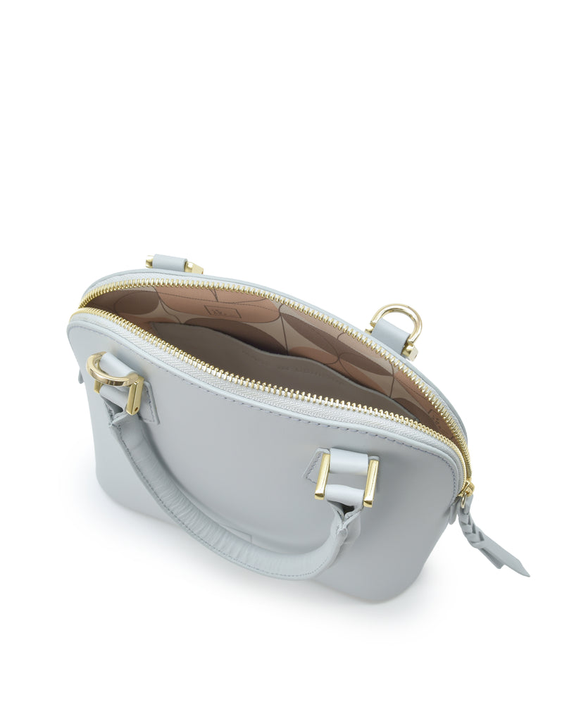 Interior asa corta de bolso de mano mini de piel color azul cielo Leandra. Bolso made in Spain