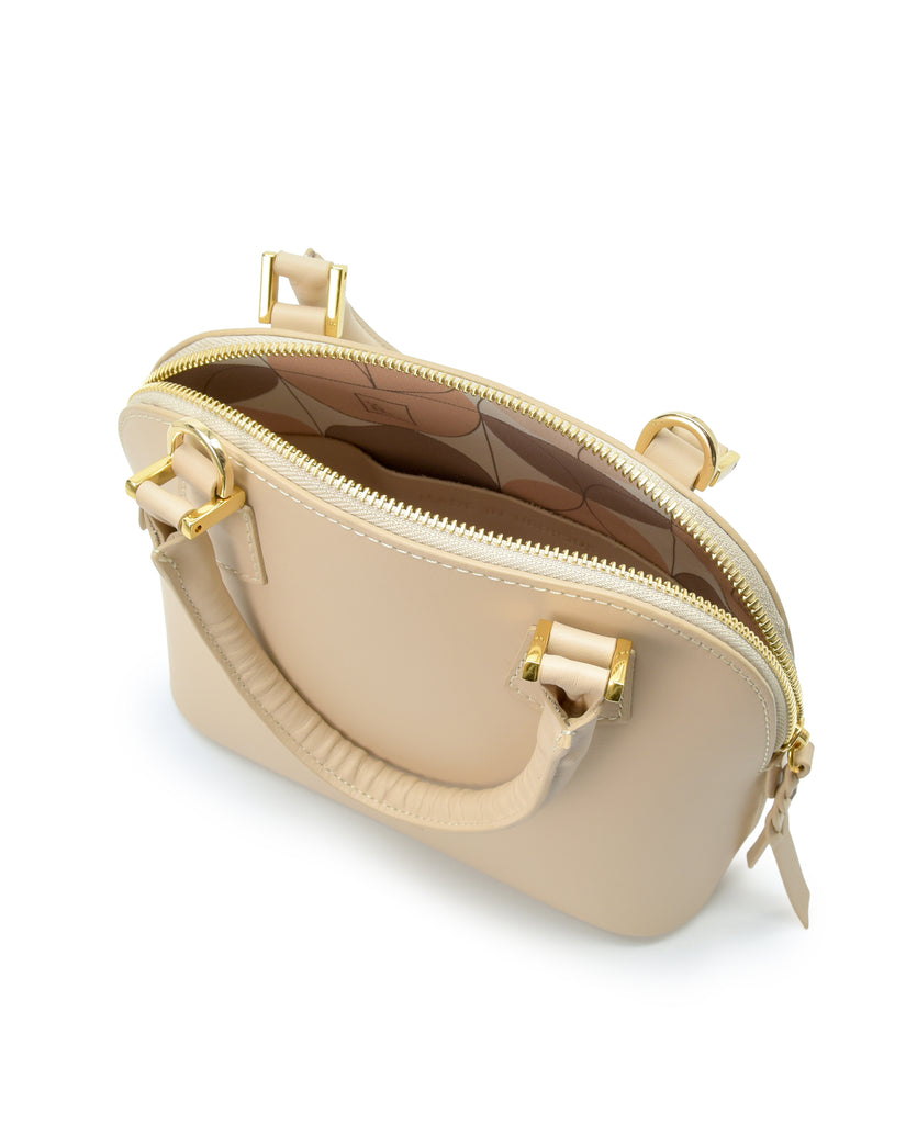 Interior asa corta de bolso de mano mini de piel color taupé Leandra. Bolso made in Spain