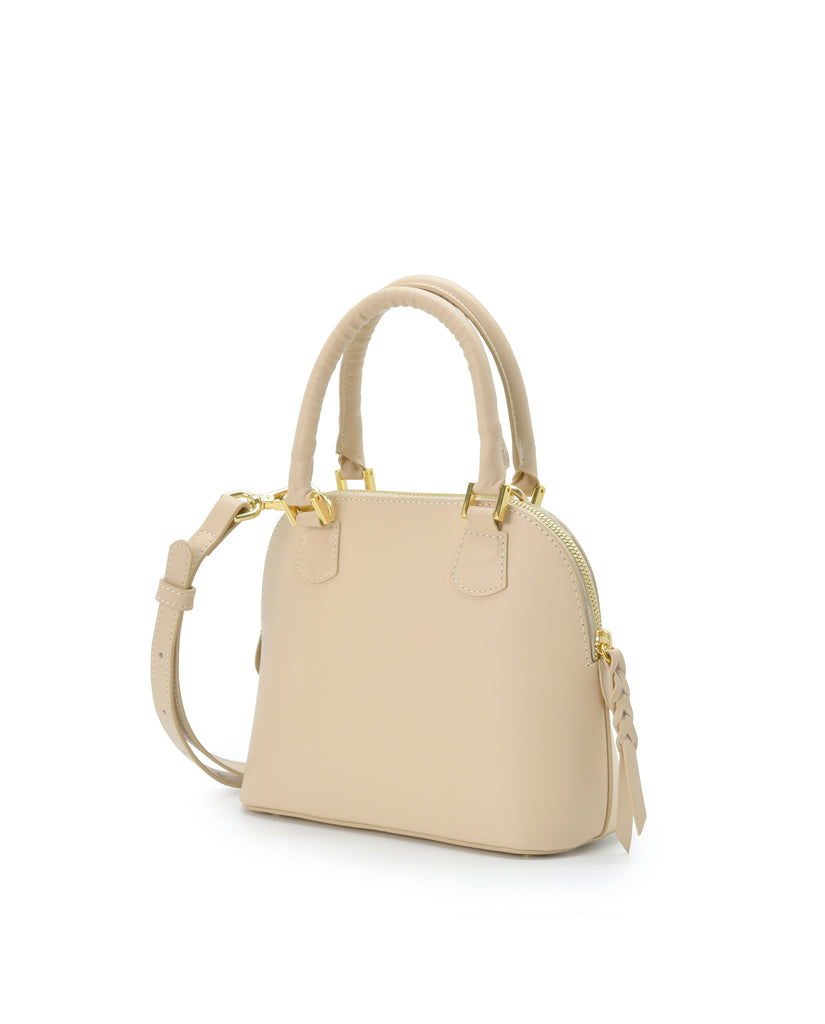Imagen lateral de bolso de mano mini de piel color beige  Leandra. Bolso made in Spain