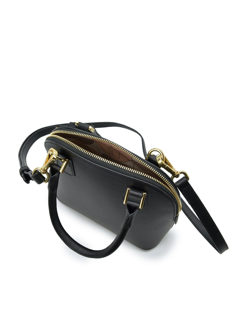 Interior asa corta de bolso de mano mini de piel color negro Leandra. Made in Spain