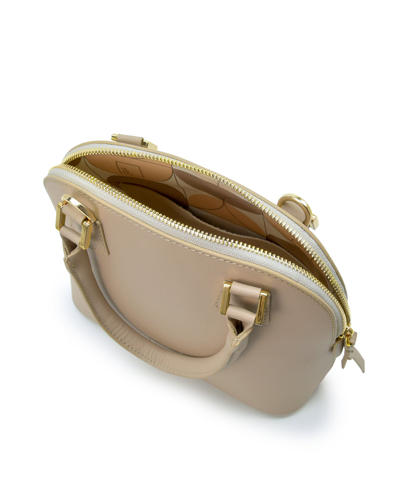 Interior asa corta de bolso de mano mini de piel color taupé Leandra. Bolso made in Spain