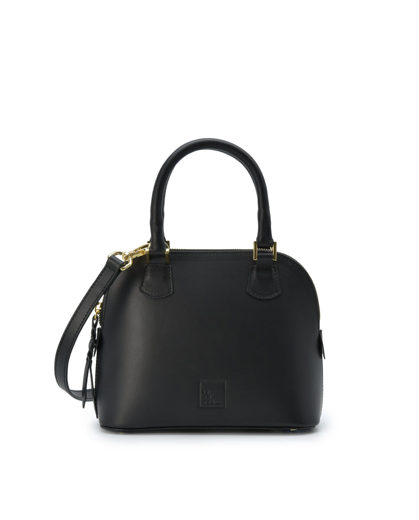 Imagen frontal con doble asa de mano del bolso de mano mini de piel color negro Leandra. Bolsos de piel fabricados en Ubrique. Bolso made in Spain