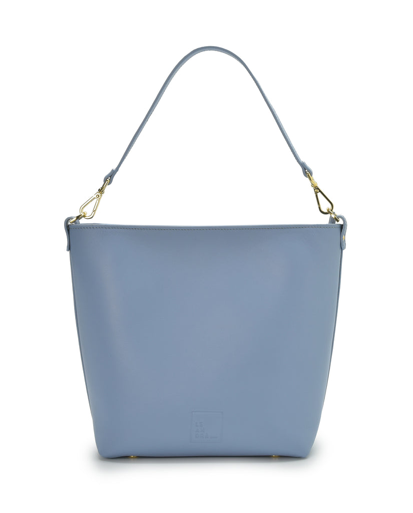 Imagen bolso asa corta. Bolso tote bag de piel azul multiposición Leandra Fabricado en Ubrique, España. 