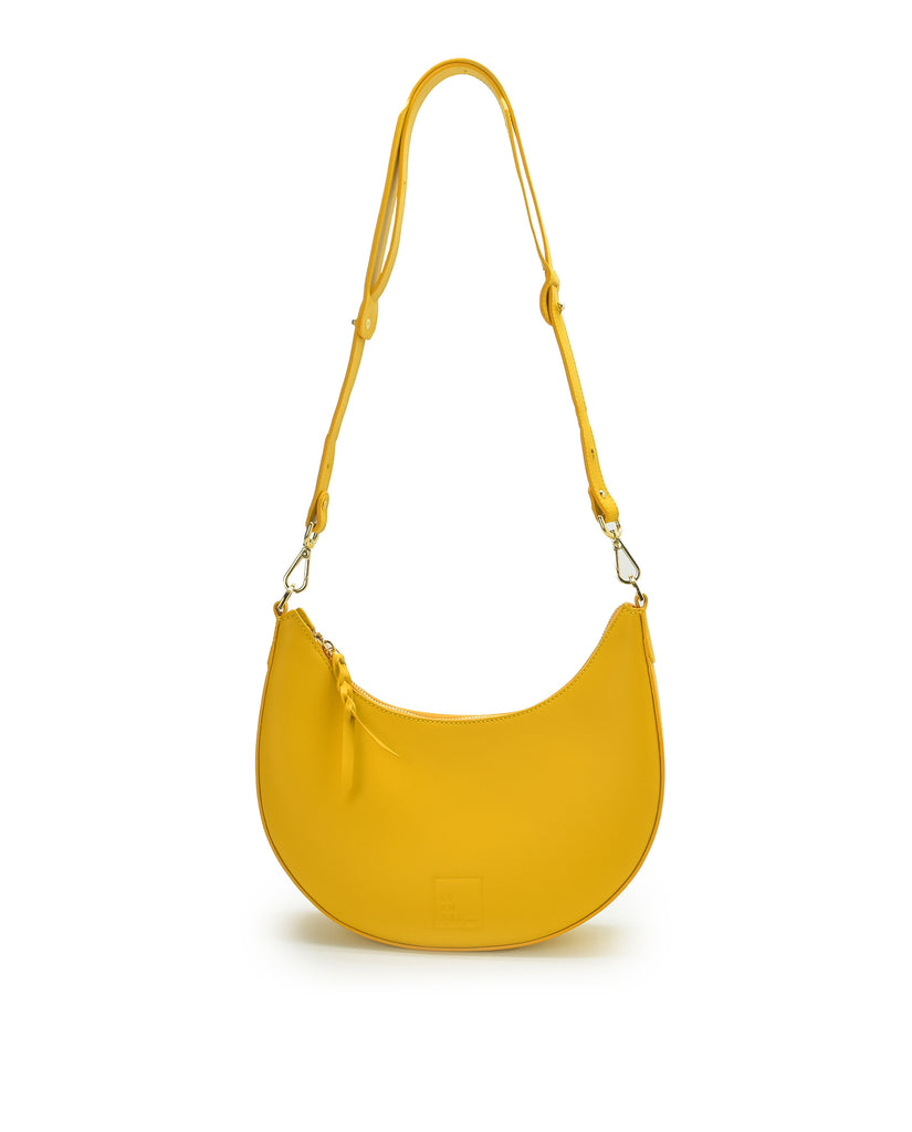 Bolso media luna de piel color amarillo Leandra. Made in Spain