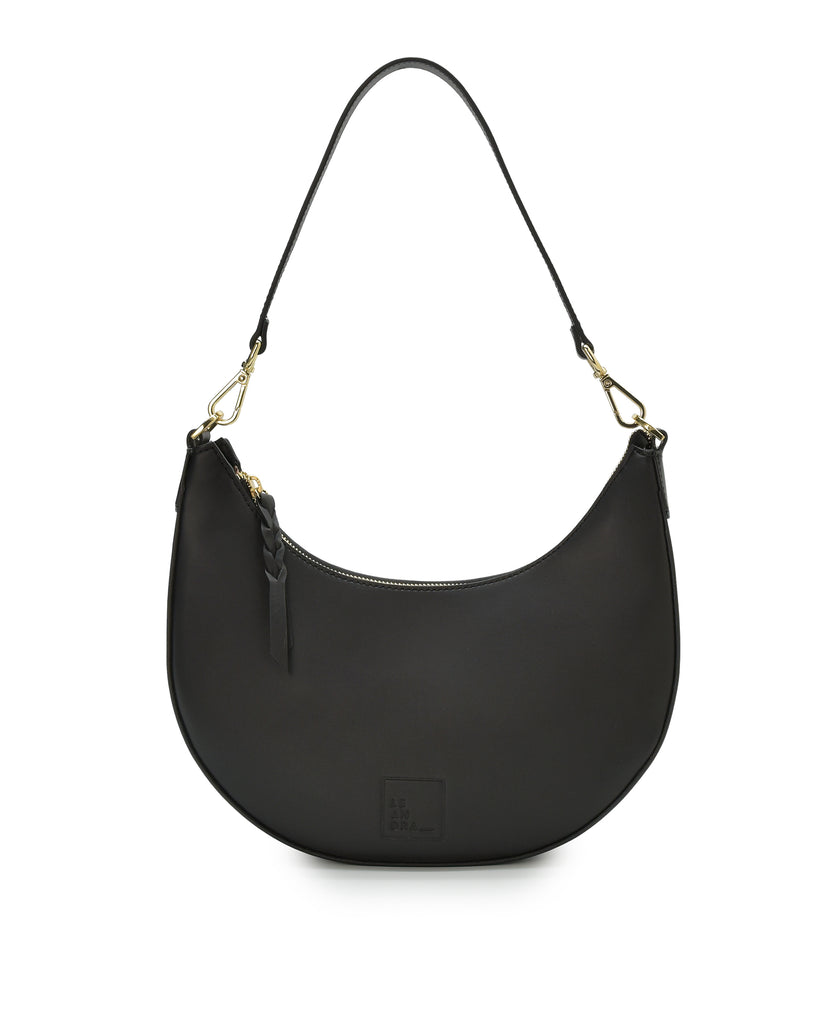 Imagen bolso asa media de bolso de hombro multiposición con forma de media luna de piel color negro Leandra. 