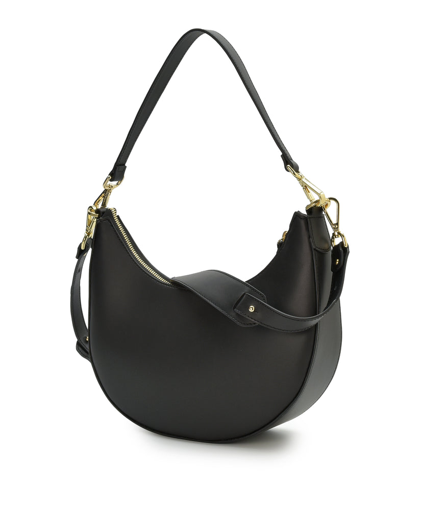 Imagen trasera del bolso de hombro multiposición con forma de media luna de piel color negro Leandra. Fabricado en Ubrique, España 