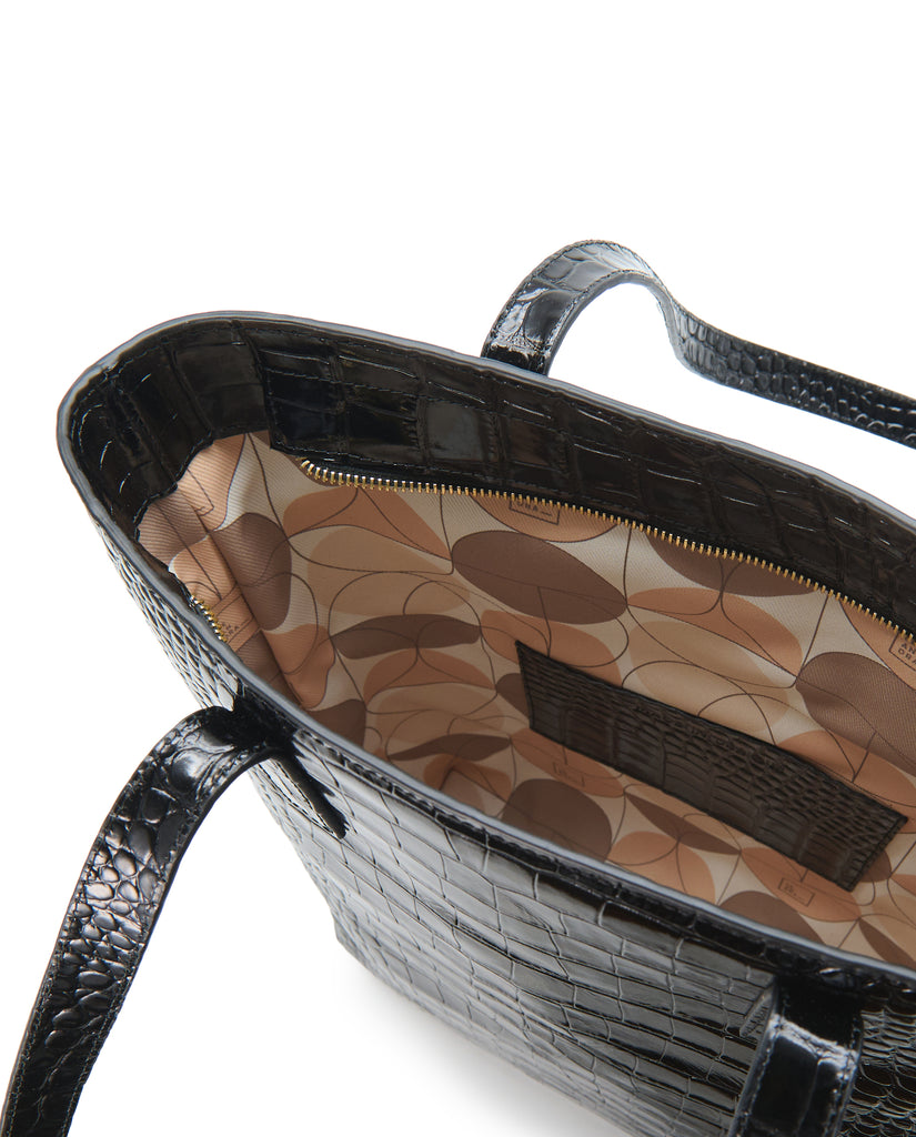 Imagen interior de bolso shopper multiposición de piel grabada en coco color negro con cremallera Leandra. Bolso made in Spain