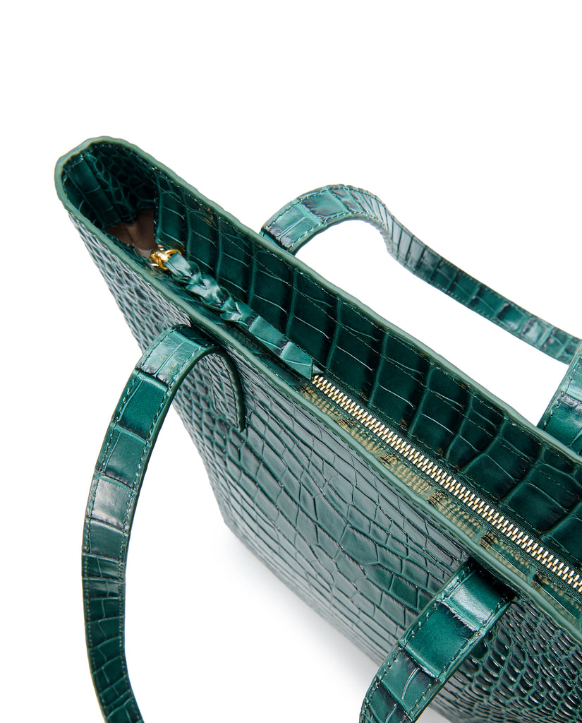 Imagen detalle cremallera de bolso shopper multiposición de piel grabada en coco color verde con cremallera Leandra. Bolso made in Spain