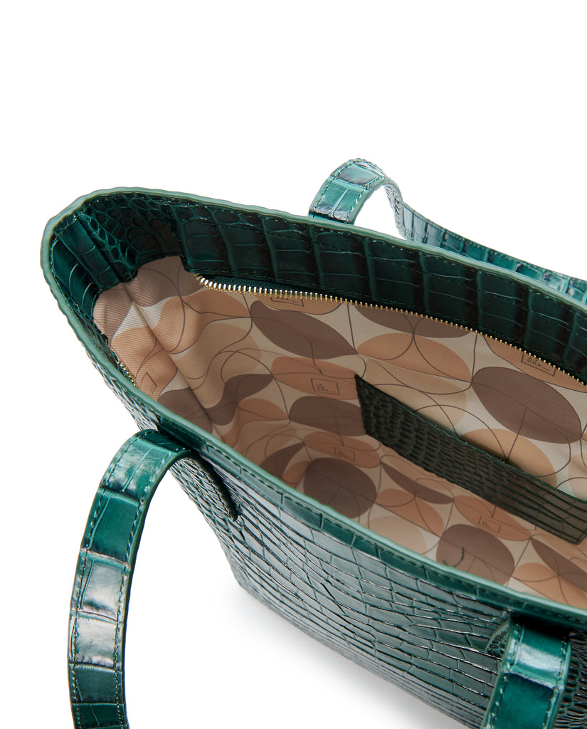 Imagen detalle cremallera de bolso shopper multiposición de piel grabada en coco color verde con cremallera Leandra. Bolso made in Spain