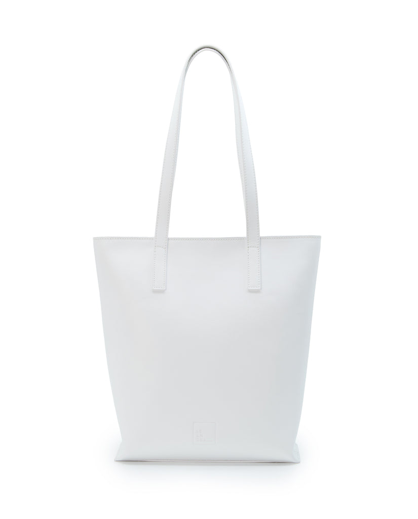 Imagen frontal de bolso shopper multiposición de piel color color blanco con cremallera Leandra. Bolso made in Spain