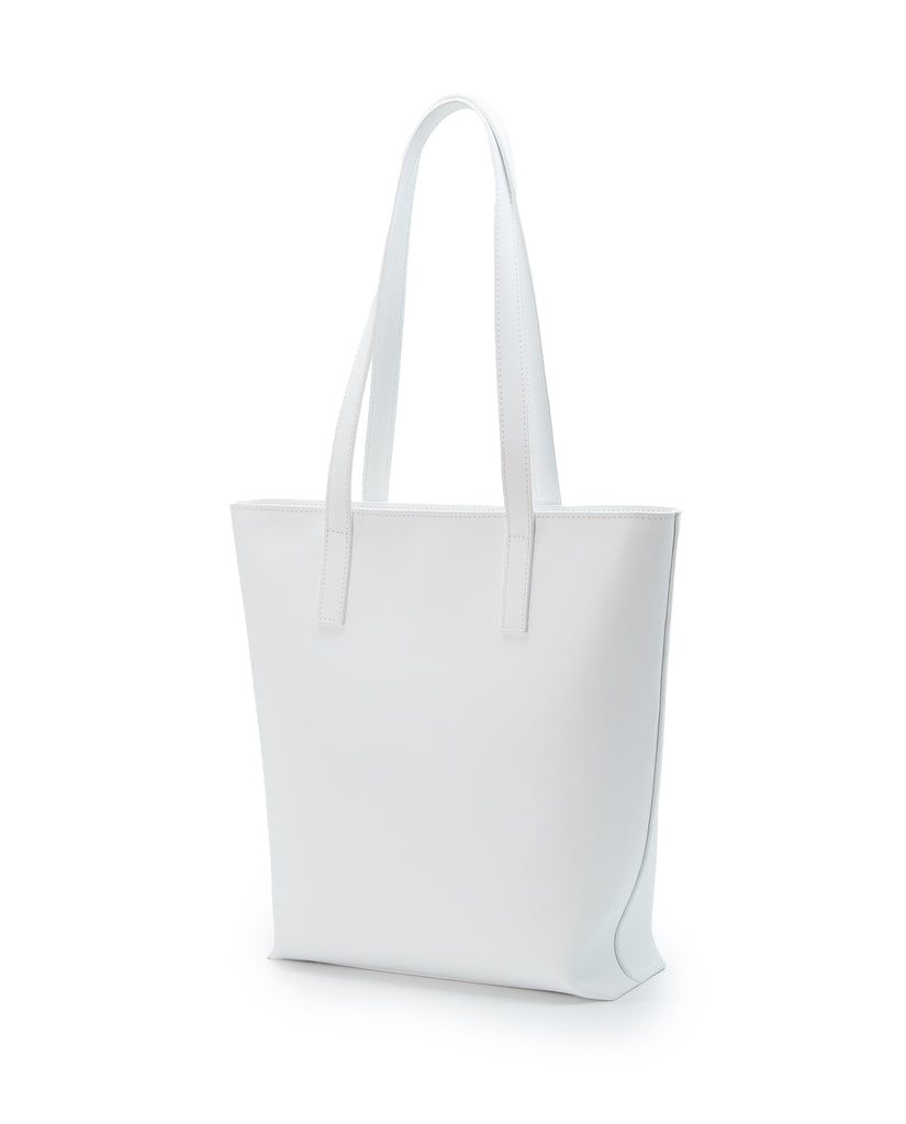 Imagen lateral de bolso shopper multiposición de piel color blanco con cremallera Leandra. Bolso made in Spain
