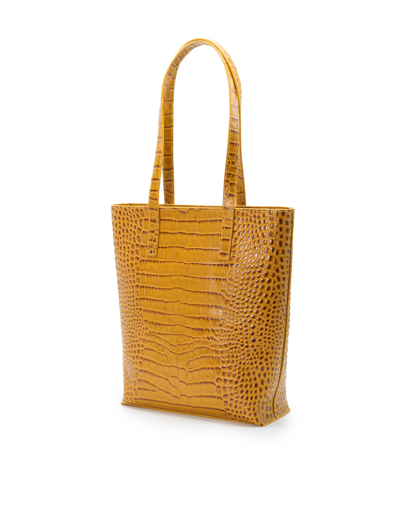 Imagen lateral de bolso shopper multiposición de piel grabada color camel con cremallera Leandra. Bolso made in Spain