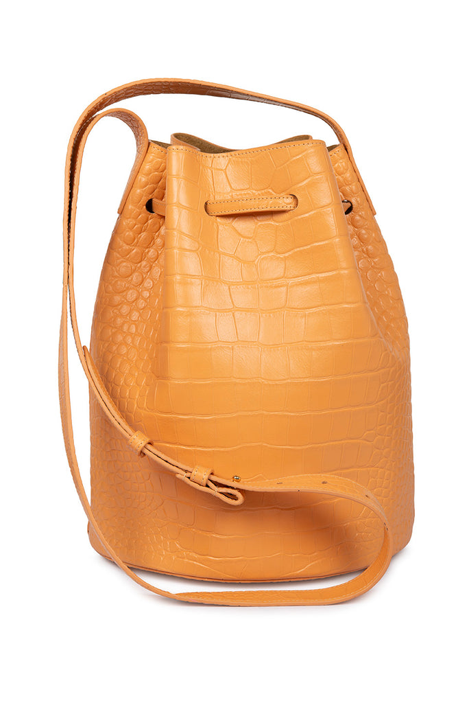 Bolso Bucket bag de piel grabada en coco color pomelo Leandra. Bolso de piel made in Spain imagen trasera