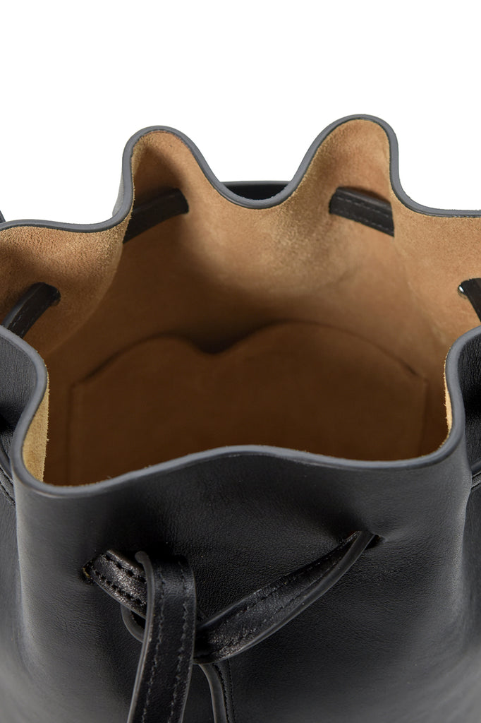 Bolso Mini bucket bag de piel color negro Leandra imagen detalle interior