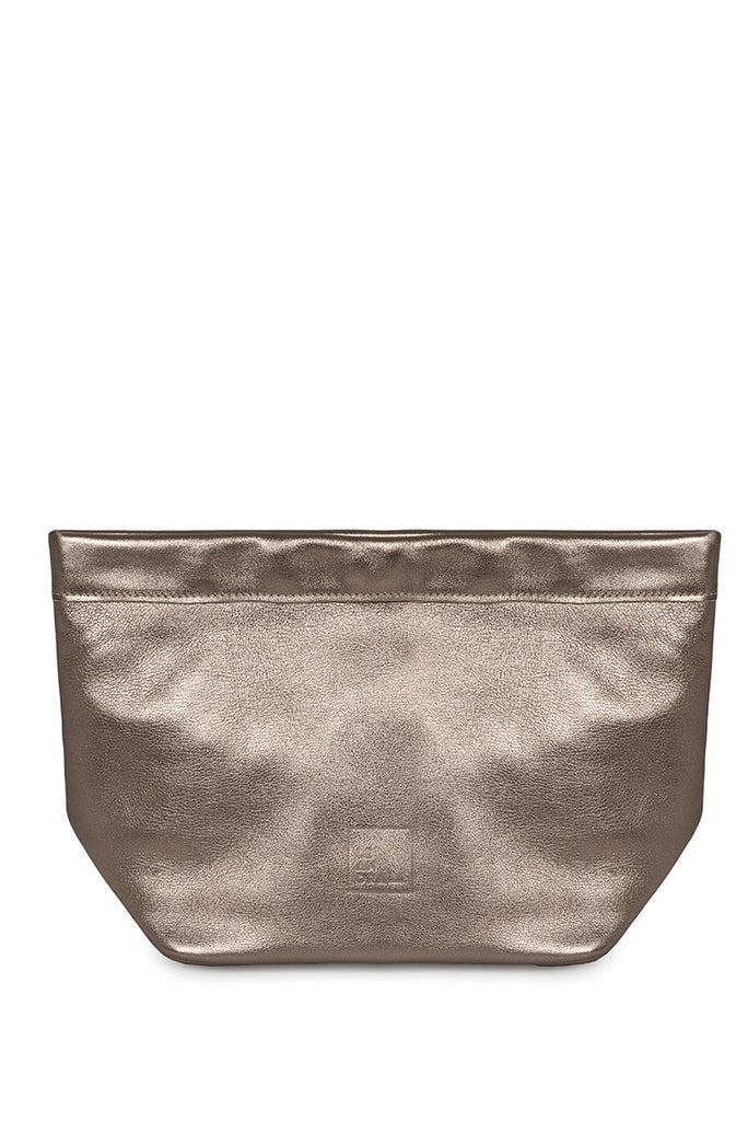 Bolso dorado de fiesta de piel tipo Mini Paper bag en color oro bronce Leandra. Bolso Made in Spain Leandra