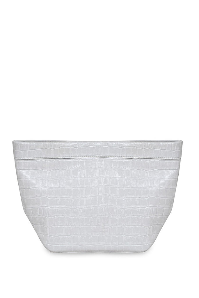 Bolso clutch tipo Paper Bag color blanco piel grabada en coco Leandra. Made in Ubrique