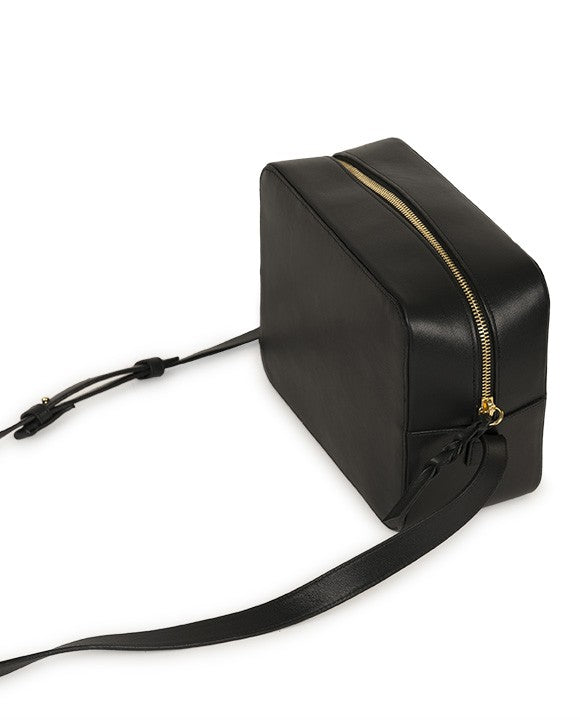 Bandolera piel negra Leandra. Bolso tipo crossbody negro de piel made in Spain Leandra