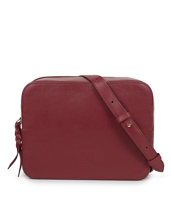 Bandolera de mujer tipo crossbody burdeos piel Leandra | Bolso de piel fabricada en Ubrique Leandra a la venta en Leandrabrand.com