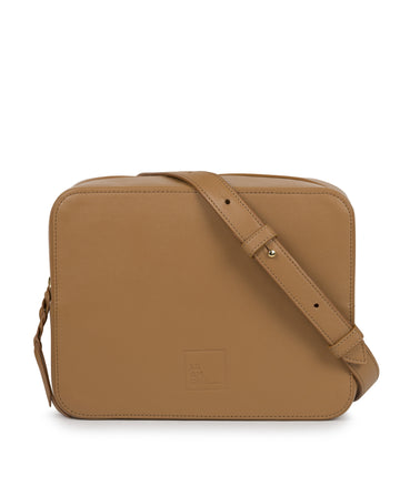 Bandolera tipo crossbody marrón de  piel Leandra | Bolso de piel fabricada en Ubrique Leandra.