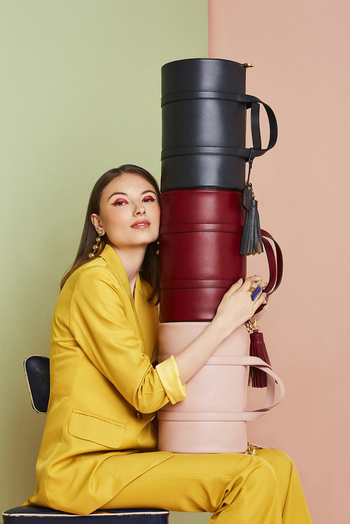 Bolso tipo bowling de piel burdeos Leandra. Bolso piel made in Spain Leandra