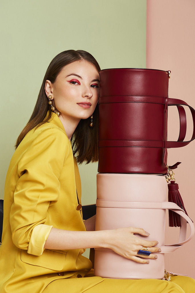 Bolso tipo bowling de piel burdeos Leandra. Bolso piel made in Spain bowling  Leandra