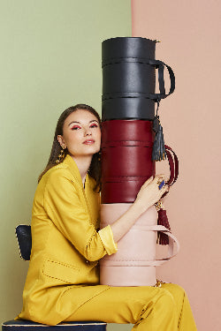 Bolso tipo bowling de piel negro Leandra. Bolso de piel made in Spain Leandra