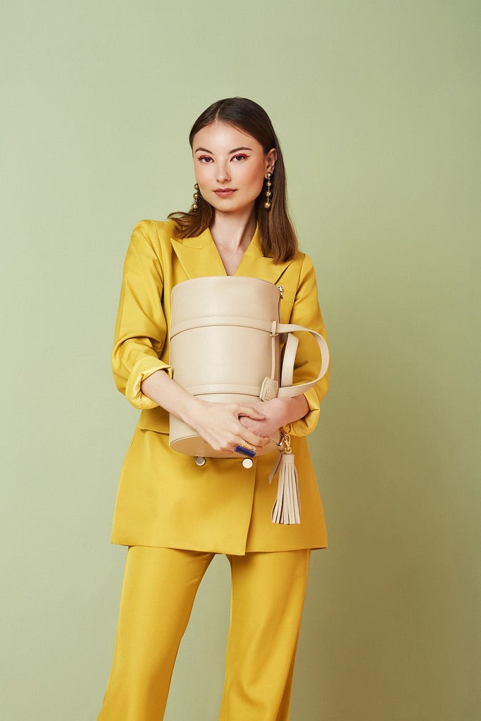 Bolso tipo bowling de piel nude Leandra. Bolsos piel fabricados en Ubrique Leandra