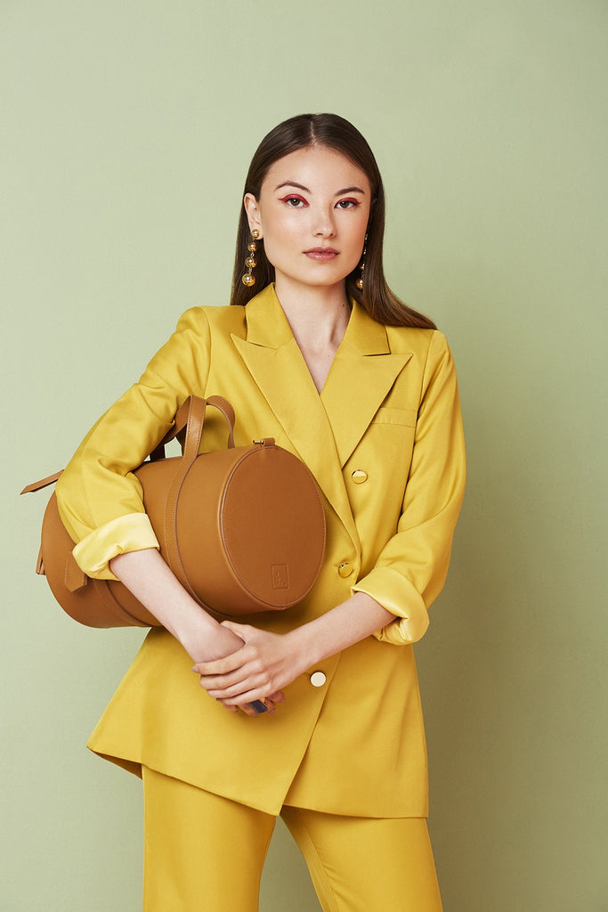 Bolso tipo bowling de piel toffee Leandra. Bolso piel de mujer Leandra