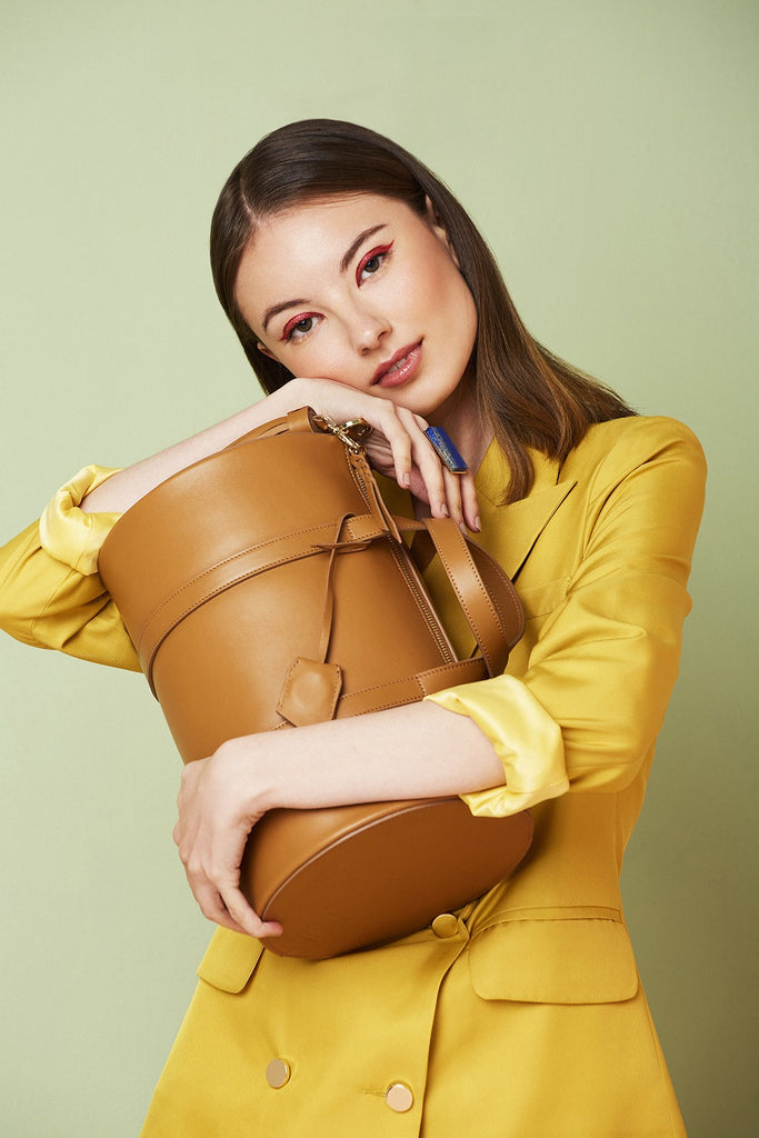 Bolso bowling de piel toffee Leandra. Bolso de piel de mujer Leandra