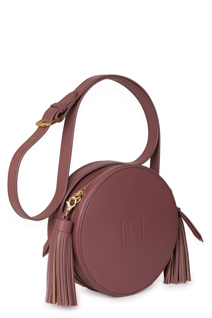 Circle Bag color brownrose de piel Leandra. Bolso de piel circular made in Spain Leandra