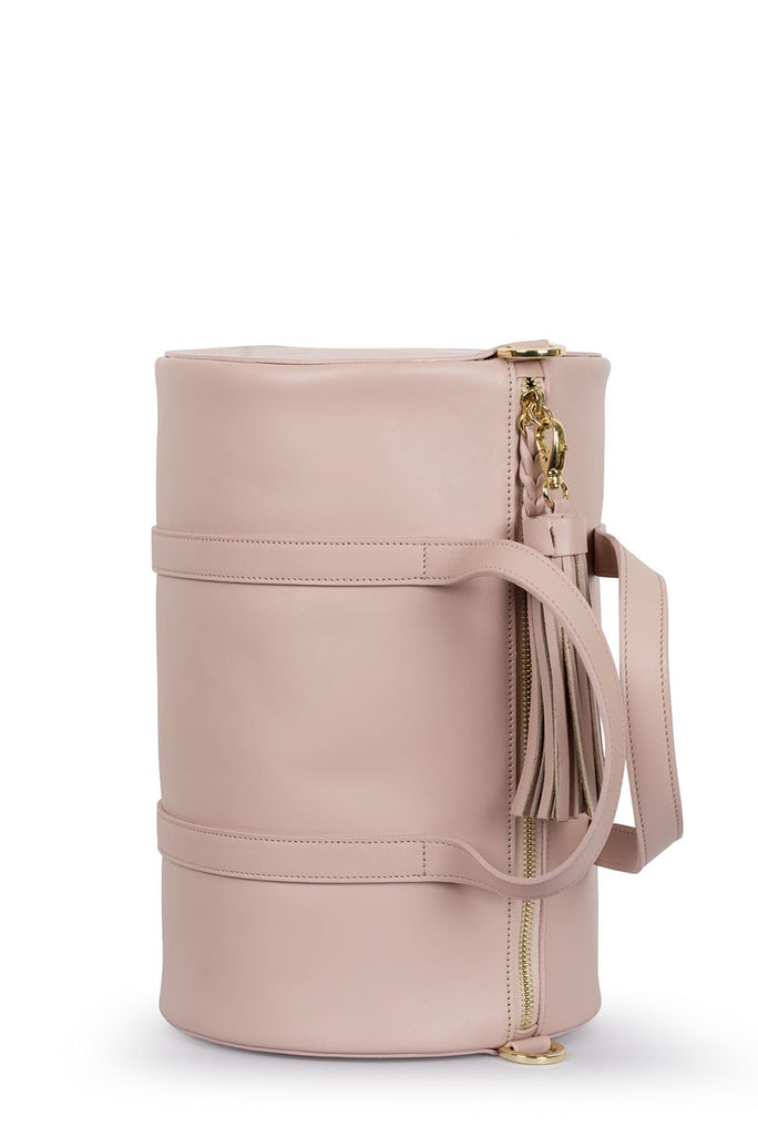 Imagen frontal 2 de bolso tipo bowling de piel rosa Leandra. Bolso bowling rosa de piel made in Spain Leandra