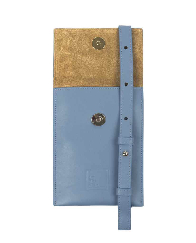 Bolso mini bandolera azul multiposición de piel Leandra. Mini bag de piel Leandra