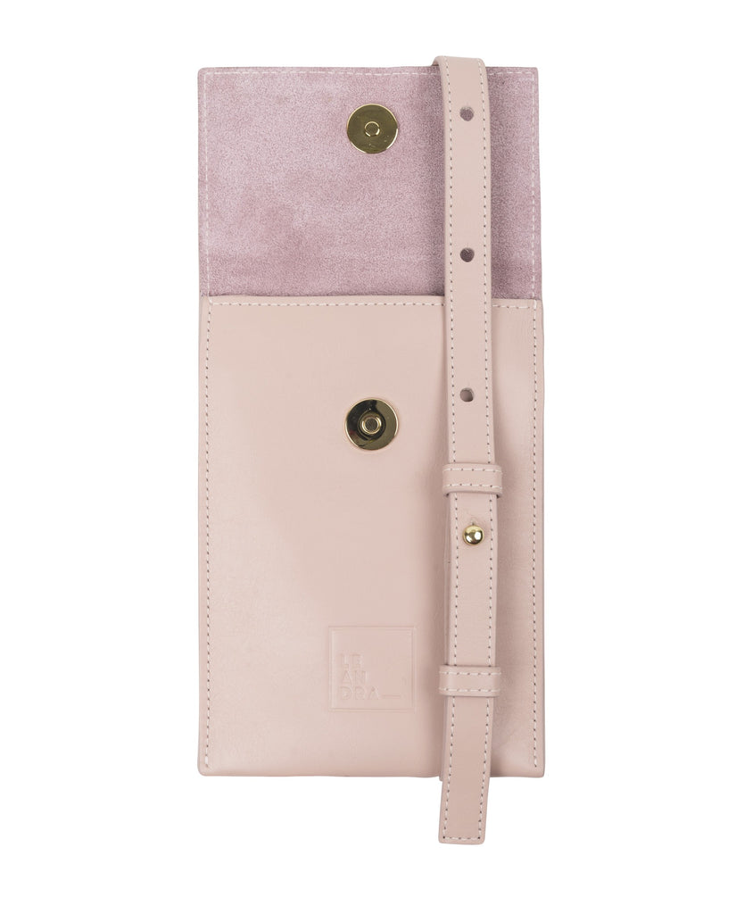 Bolso mini bandolera multiposición de piel rosa pastel Leandra.  Bolso de piel Made in Spain Leandra