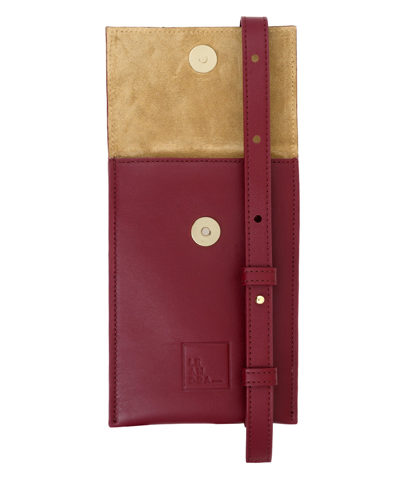 Bolso mini bandolera multiposición rojo oscuro de piel Leandra. Bolso de piel Made in Spain Leandra