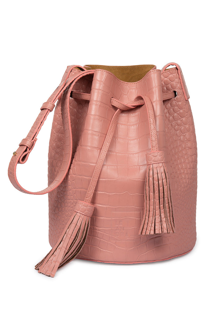 Bucket bag de piel grabado en coco rosa. Bolsos de piel rosa made in Spain Leandra.